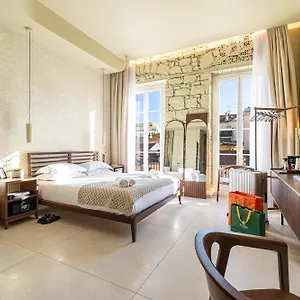 Hotel Naomi